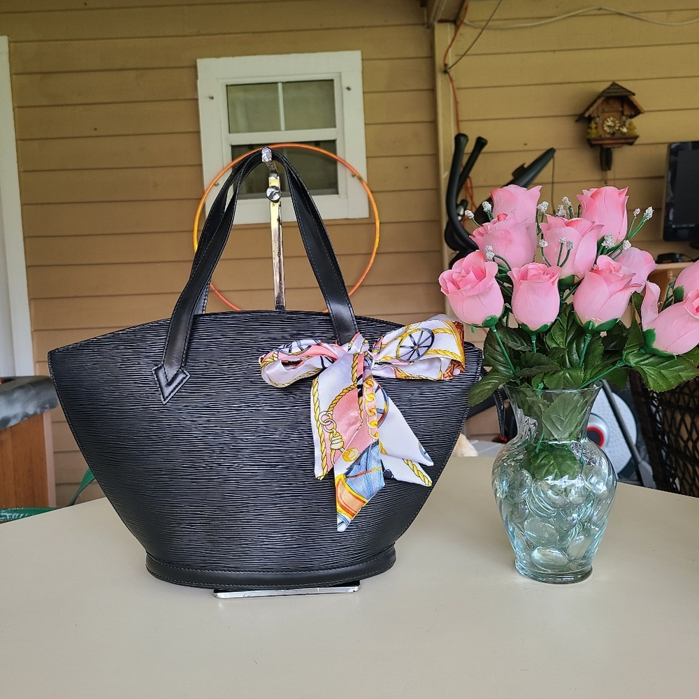 💜💙💙💛Authentic louis vuitton epi bag